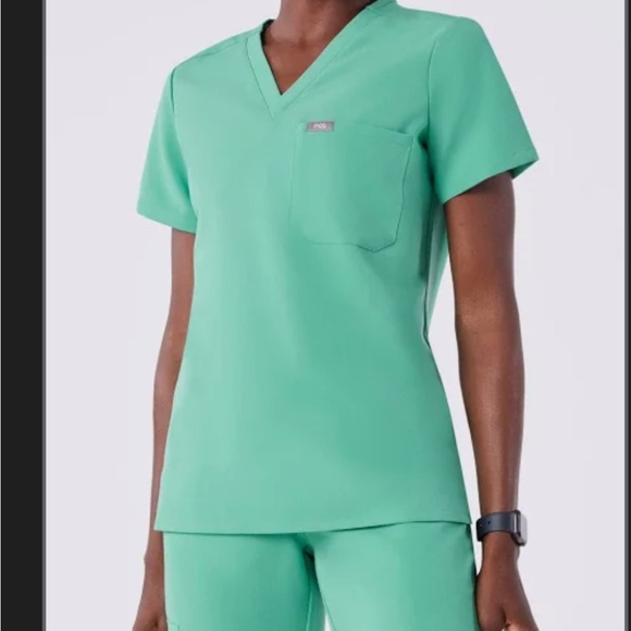 Figs surgical green Casma scrub top - Picture 1 of 2